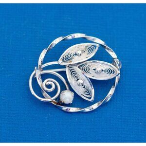 Vintage Art Nouveau Leaves Circle Brooch, Gold Filled - D32